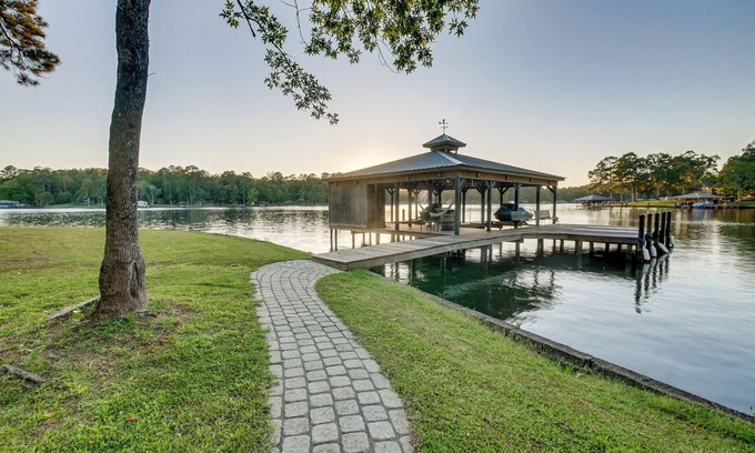 Eatonton House | Waterfront Escape w/Hot tub & Dock in Eatonton!