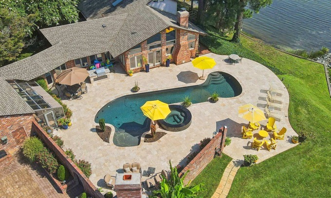Fredericksburg House | Waterfront Estate with Pool on Potomac River