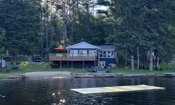 Hastings Highlands Cottage | Waterfront Family Cottage with Private Beach and Hot Tub