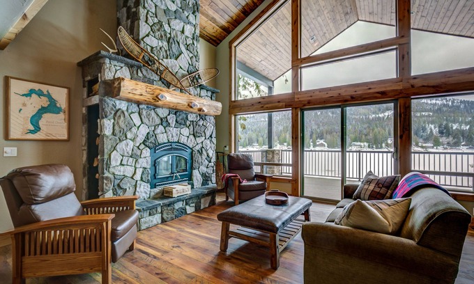 Sagle House | Waterfront Family Lake Lodge on the Sunny Side of Bottle Bay!