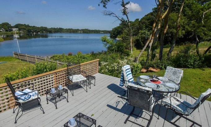West Dennis House | Waterfront Fun Dogs Welcome!