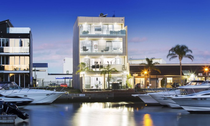 Patterson Lakes House | Waterfront Gem 4 Storey Luxury Waterfront Living 5 BR 3.5 BTH SLEEPS 10