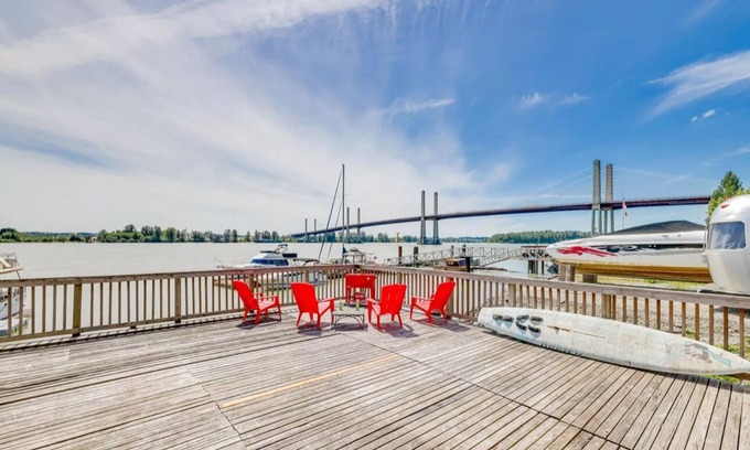 Maple Ridge House | Waterfront Getaway