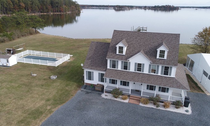 Cambridge Apartment | Waterfront Getaway for Two