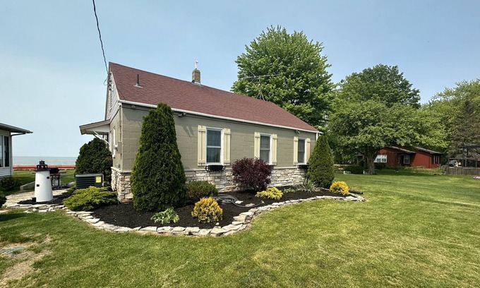 Pointe aux Roches House | Waterfront Getaway on Lake St. Clair