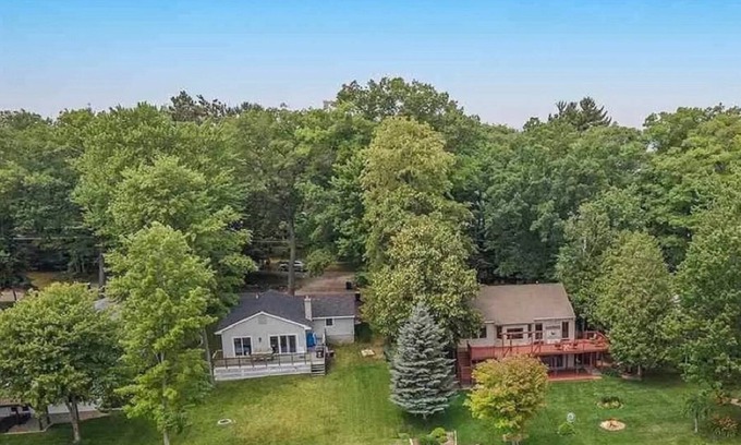 Interlochen House | Waterfront Getaway on Green Lake – Relax in the Year Round Beauty of the North