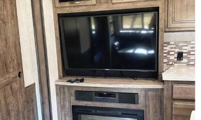 Lufkin House | Waterfront Glamping