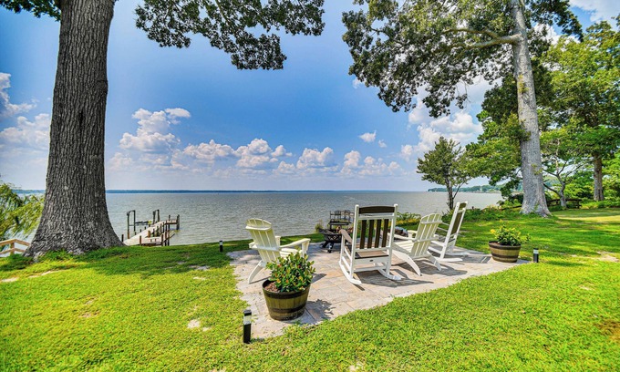 Bellamy Cottage | Waterfront Gloucester Cottage w/Private Boat Dock