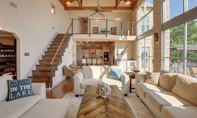 Dennis House | Waterfront Granbury House w/Deck & Private Dock!