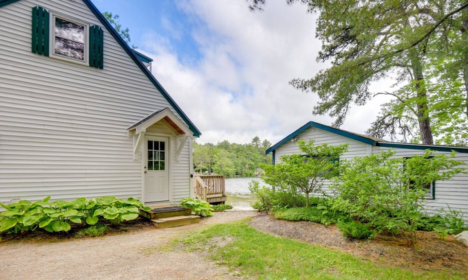 Gray House | Waterfront Gray Home w/Furnished Deck & Fire Pit!