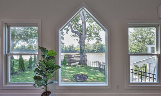 Charlotte Park Apartment | Waterfront Guest House Suite, River Views 15 minutes from Downtown! Pet Friendly