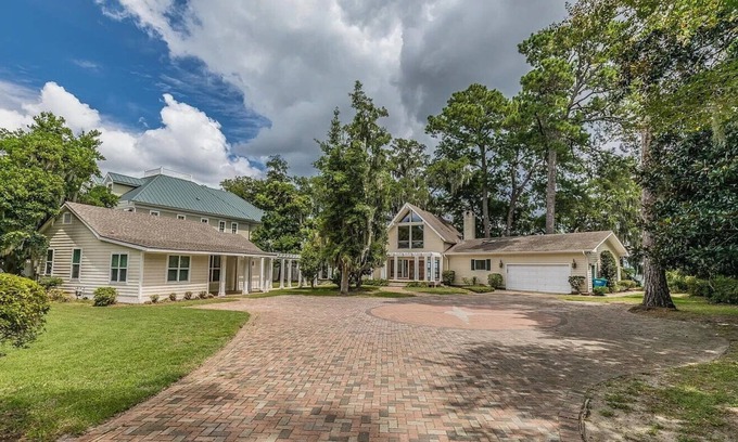 Beaufort House | Waterfront! Guest House!