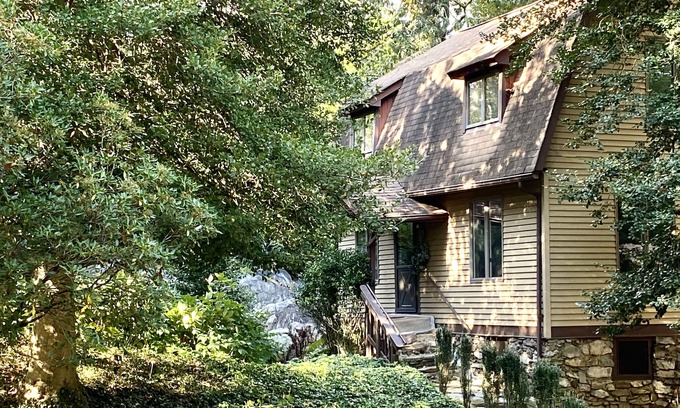 Morrisville Cabin | Waterfront Guesthouse, historic, cozy 5 star lodge facing Delaware River & Canal