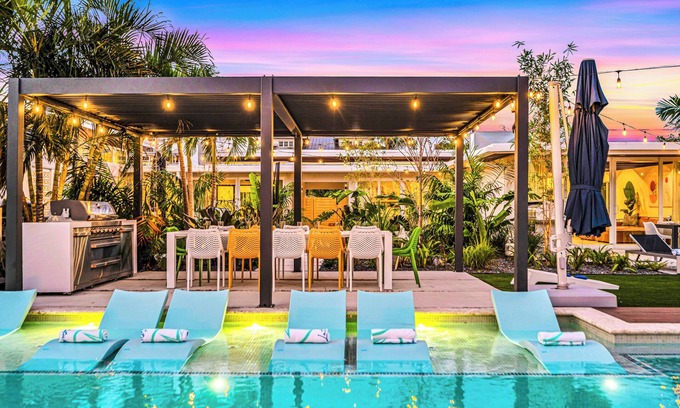 Birch Park Finger Streets Apartment | Waterfront /Heated pool / Lime Key Four