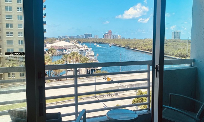 Birch Park Finger Streets Condo | Waterfront Hilton Condo Hotel Directly on intercoastal Walk toBeach Restaurants