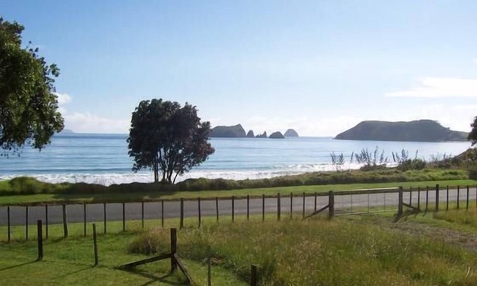 Opito Bay House | Waterfront Holiday Home - Ideal for Two Families