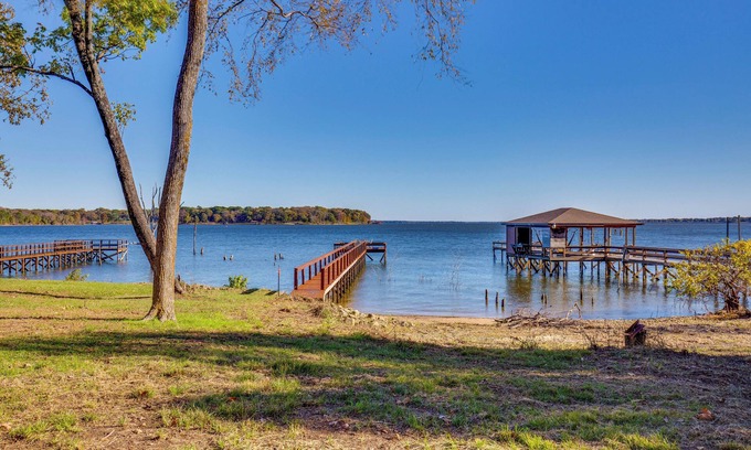 Emory House | Waterfront Home at Lake Fork w/Boardwalk