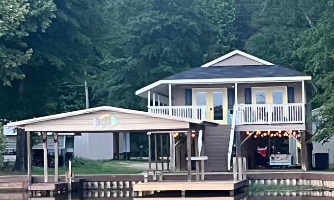 Becker House | Waterfront home/boat dock w/sunset views on the Tenn Tombigbee Waterway.