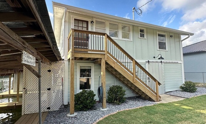Crystal River House | Waterfront home in Crystal River w/private dock and kayaks