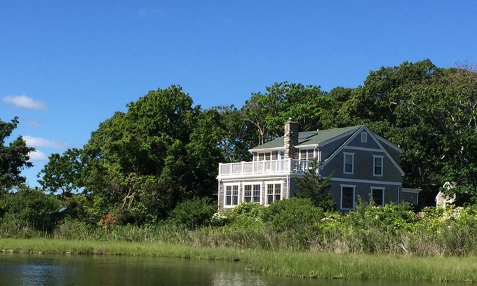 Oak Bluffs Cottage | Waterfront Home in Oak Bluffs - Walk to Town and Beach