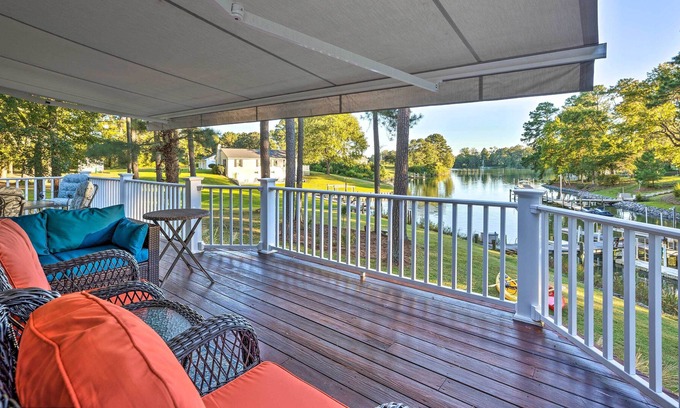 Weems House | Waterfront Home in Quiet Cove: Kayaks On-Site