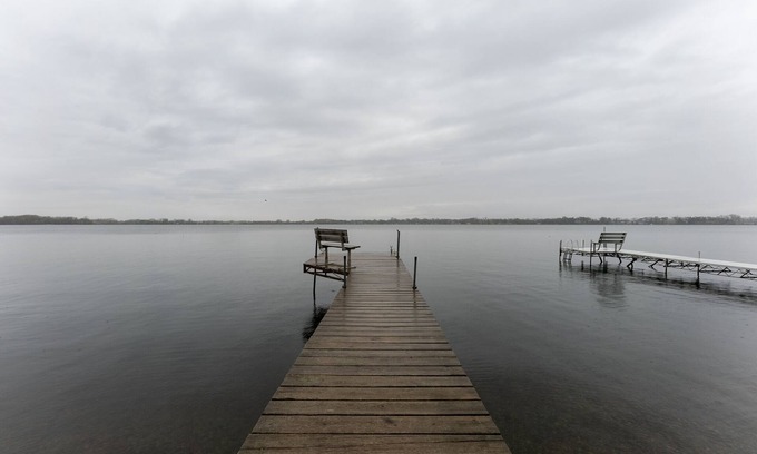 Rutland House | WATERFRONT HOME ON LAKE MADISON