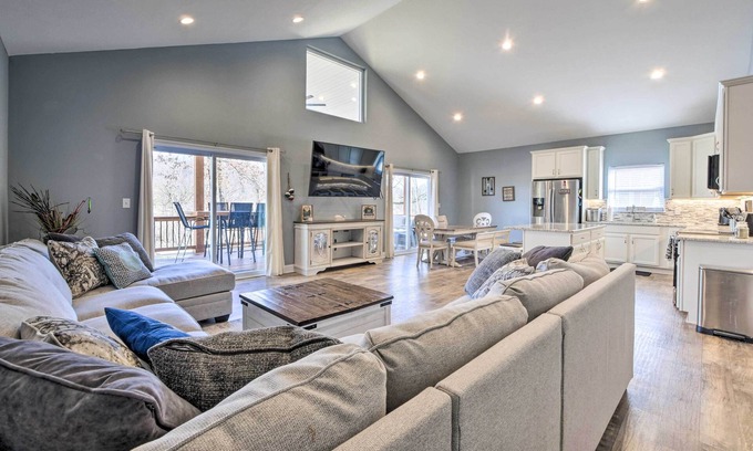 Lake Milton House | Waterfront Home on Lake Milton: Dock, Hot Tub