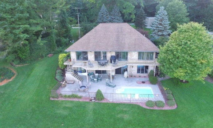 Spring Lake House | Waterfront home pool, hot tub, dock queen beds