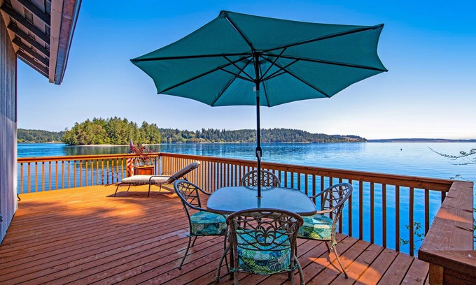 Anderson Island House | Waterfront Home w/Wraparound Deck, Grill, Pellet Stove, & Private Beach