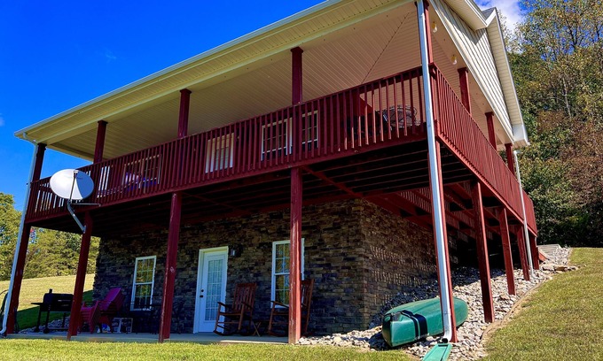 Clarkson House | Waterfront Home on Nolin Lake Near Mammoth Cave - Dogs OK!