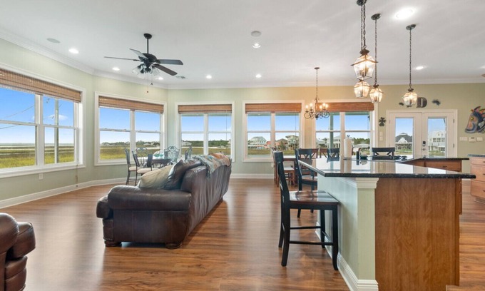 Shoreline Park House | Waterfront home with dock, sleeps 10, 4bed/2bath