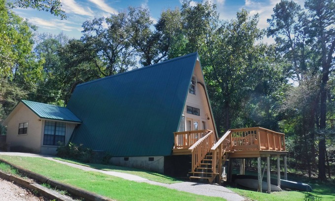Avinger Cabin | Waterfront Home with Pier Lake O' the Pines - Acorn Timbers