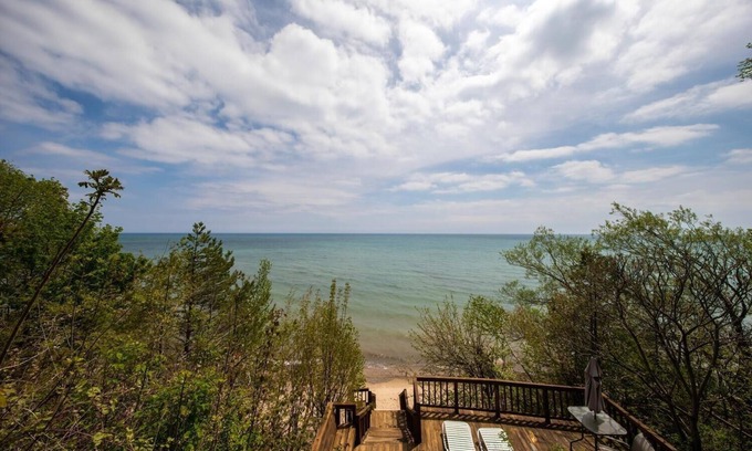 Lexington Cottage | Waterfront Homes in Lexington