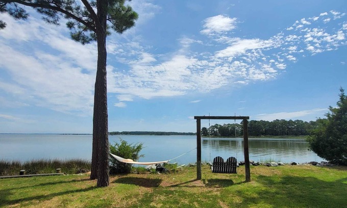 Cambridge House | WATERFRONT! *HOT TUB* 3 bedroom Oasis on 2+ acres - Sleeps 8