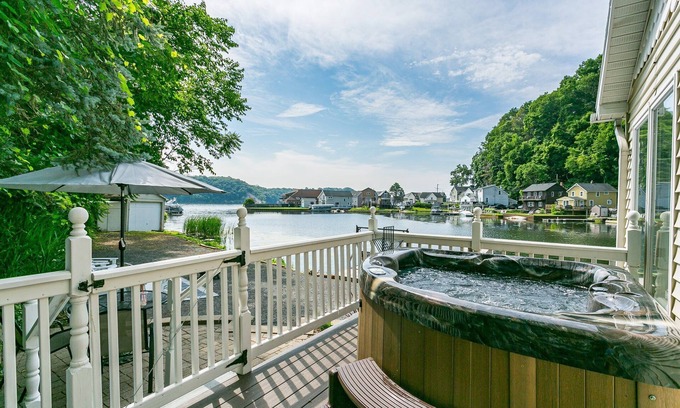 East Irondequoit House | Waterfront Hot Tub On The Bay
