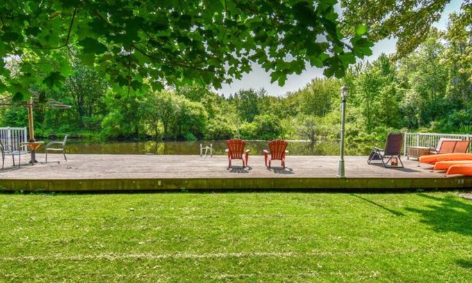 Orillia Cottage | Waterfront ~ hot tub/sauna