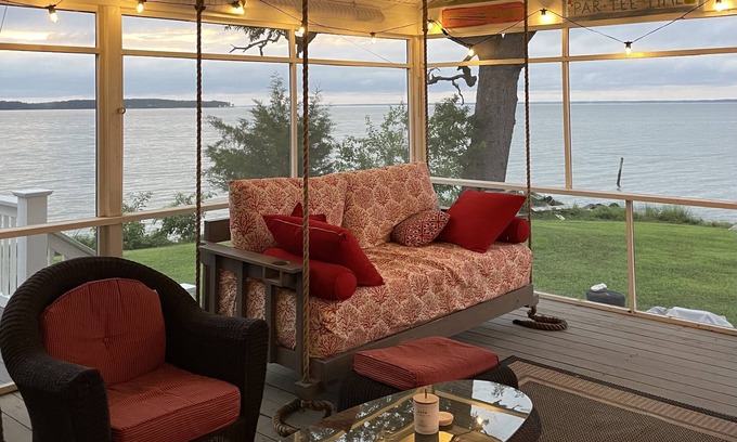 Lottsburg House | Waterfront, hot tub, screen porch, kayaks, SUP, pier fishing, private feel