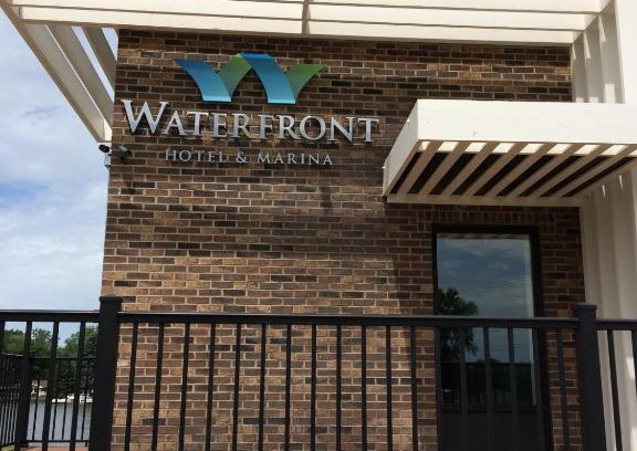 Johnsburg Hotel | Waterfront Hotel and Marina