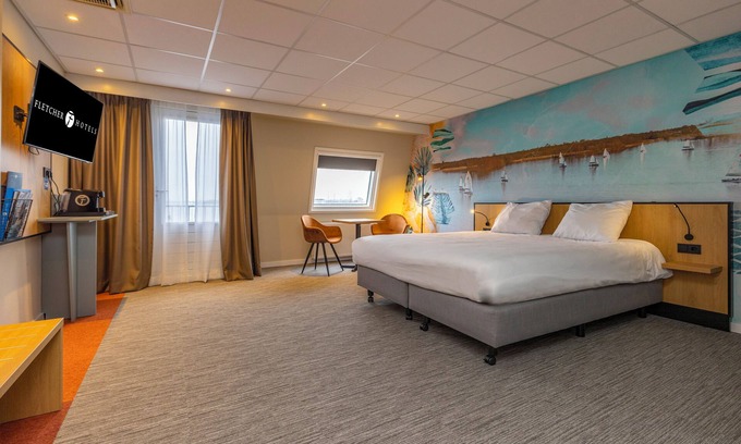 Oud-Loosdrecht House | Waterfront Hotel Featuring Private Marina, Hiking Routes and Elegant Dining