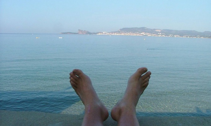 Saint-Cyr-sur-Mer House | Waterfront house in the extension of Les Lecques beach.