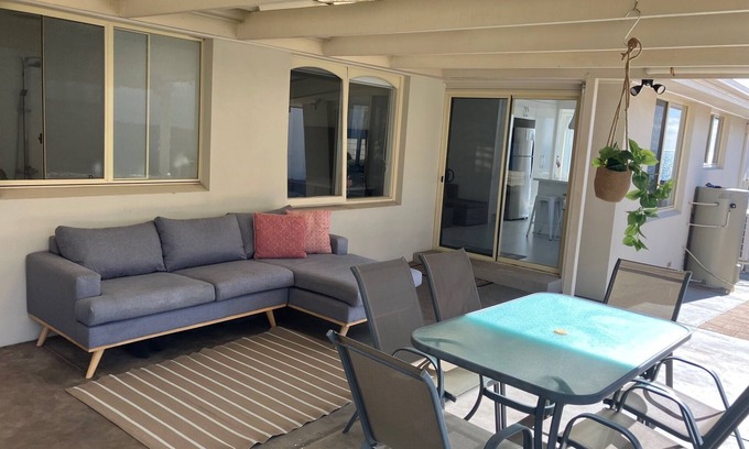 Adelaide House | Waterfront house at Hallet Cove