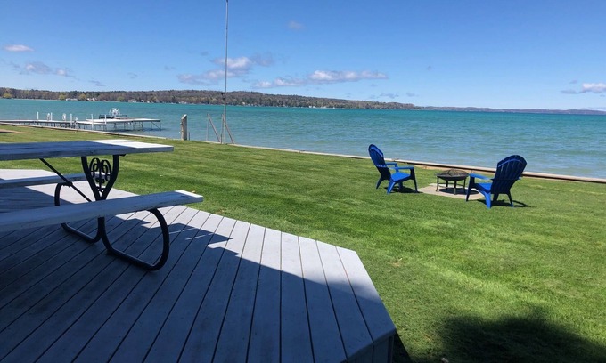 Traverse City House | Waterfront House on East Grand Traverse Bay (Sleeps 6)