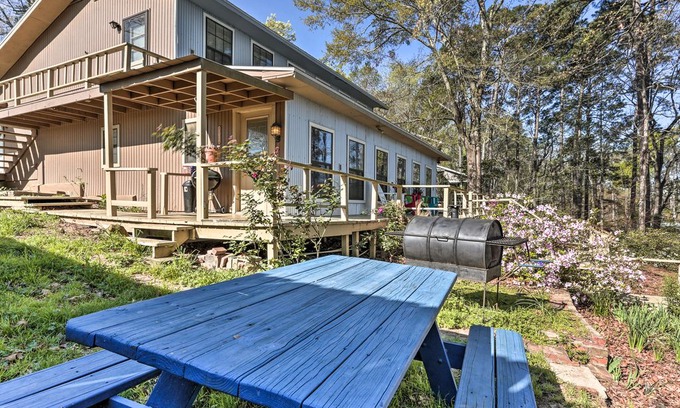 Negreet House | Waterfront House on Toledo Bend w/ Private Dock!