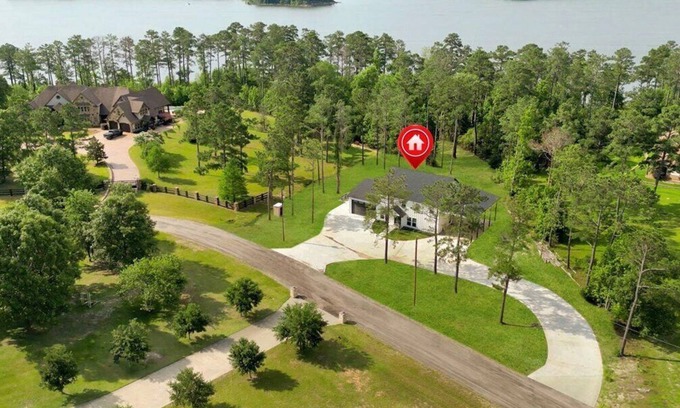 Brookeland House | Waterfront house on Sam Rayburn