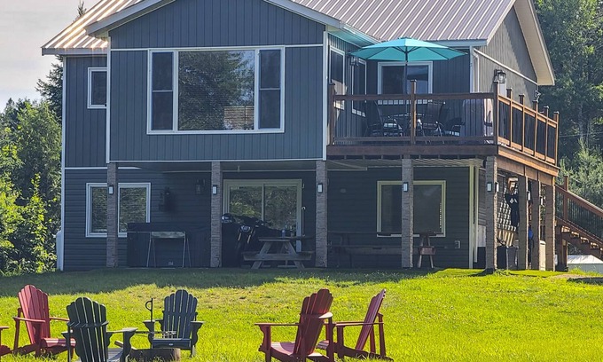 Renfrew County House | Waterfront House, Privacy, Outside Hot Tub&Barrel Sauna, WiFi, Fishing, Kayaking