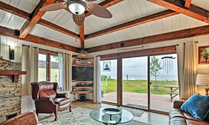 Barstow House | Waterfront House w/ Rowboat, Kayaks & Fishing!
