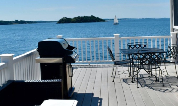 Portsmouth Cottage | Waterfront House With Panoramic Views
