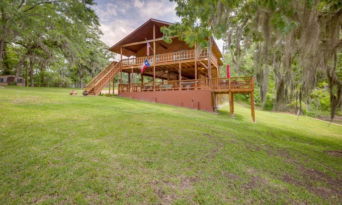 Oakhurst House | Waterfront Huntsville Home w/Private Dock & Spa
