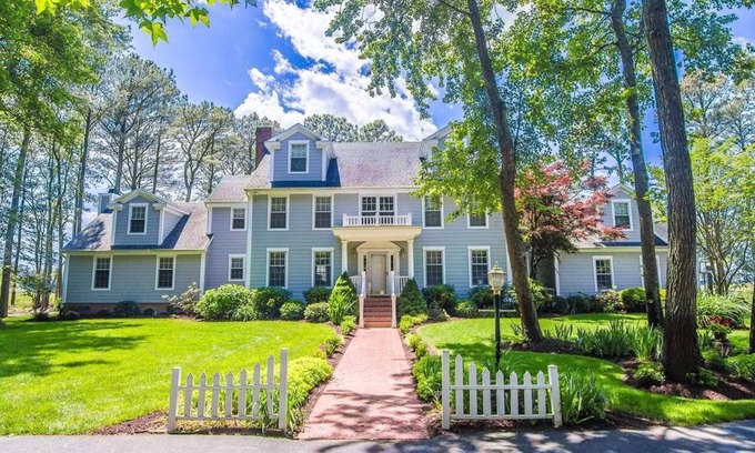 Berlin House | Waterfront in Berlin, MD on 56 Acres, Sleeps 20/9BR/8BA, Close to Ocean City, MD