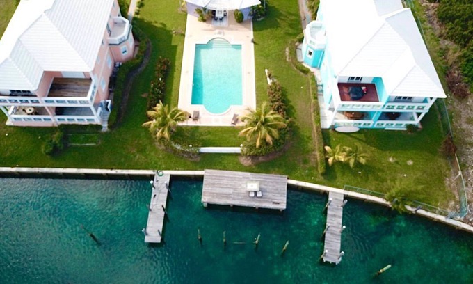 Bahamia West House | Waterfront Italian inspired tropical escape